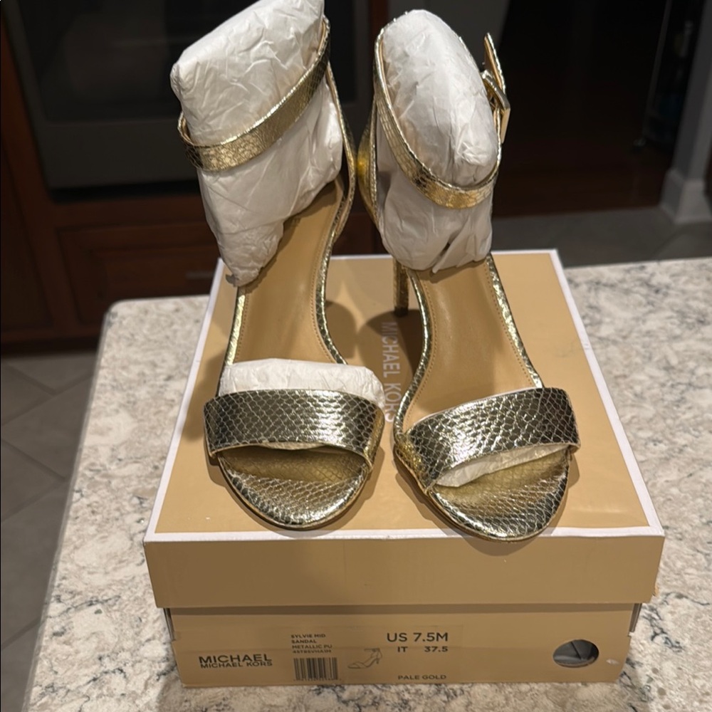 Michael Kors Gold Heels Elegant Design